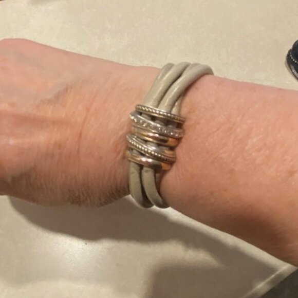 Lot of 6 Wrap Bracelets Bling Stubs Rhinestones Blue Brown Gray Tan Fits All - Picture 2 of 7